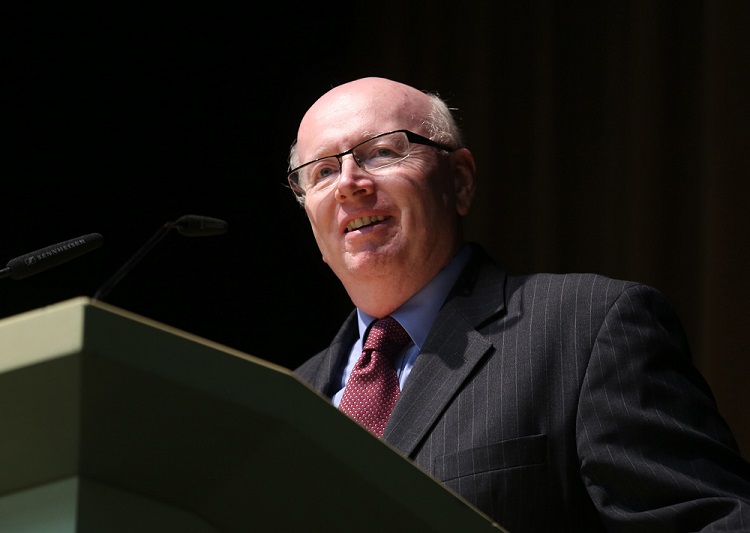Dr. Tunnicliffe speaking at the Mission Respect Congress in Germany. © Markus Nowak@KongressChZ